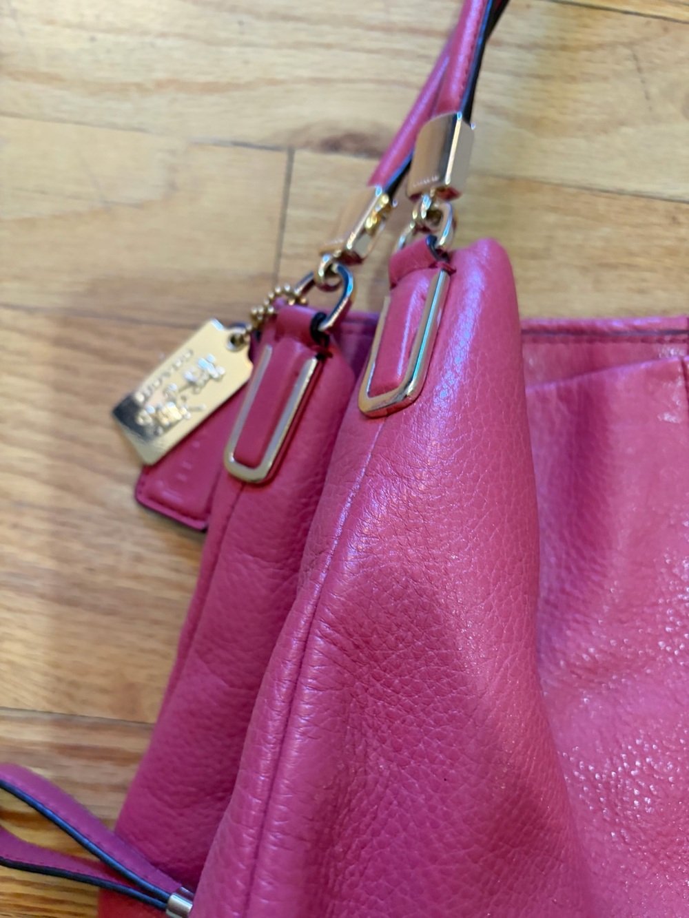 Never Worn Coach Women's Pink Leather Shoulder Bag - Picture 2 of 4